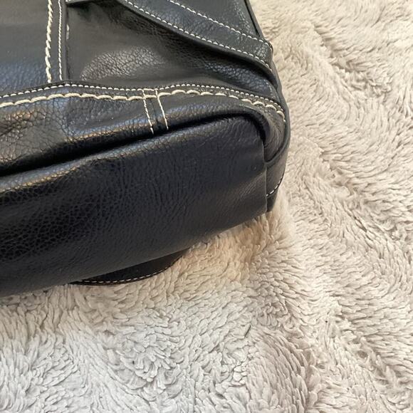 BOC BLACK FAUX LEATHER SHOULDER BAG WITH MULTI ZIP POCKETS - Picture 9 of 11